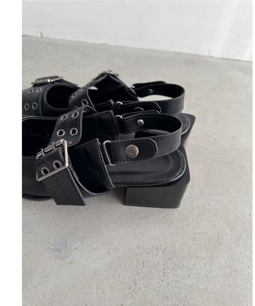 Loueme（ルエム）の「ハトメベルトダブルストラップミュール（パンプス・レディース・ブラック/アイボリー・24.5cm/23.5cm）」の19枚目の写真