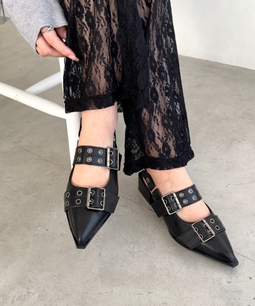 Loueme（ルエム）の「ハトメベルトダブルストラップミュール（パンプス・レディース・ブラック/アイボリー・24.5cm/23.5cm）」の4枚目の写真