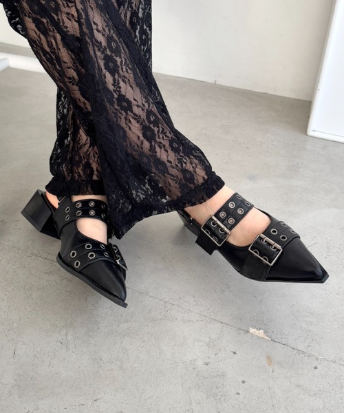 Loueme（ルエム）の「ハトメベルトダブルストラップミュール（パンプス・レディース・ブラック/アイボリー・24.5cm/23.5cm）」の5枚目の写真