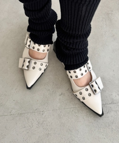 Loueme（ルエム）の「ハトメベルトダブルストラップミュール（パンプス・レディース・ブラック/アイボリー・24.5cm/23.5cm）」の22枚目の写真