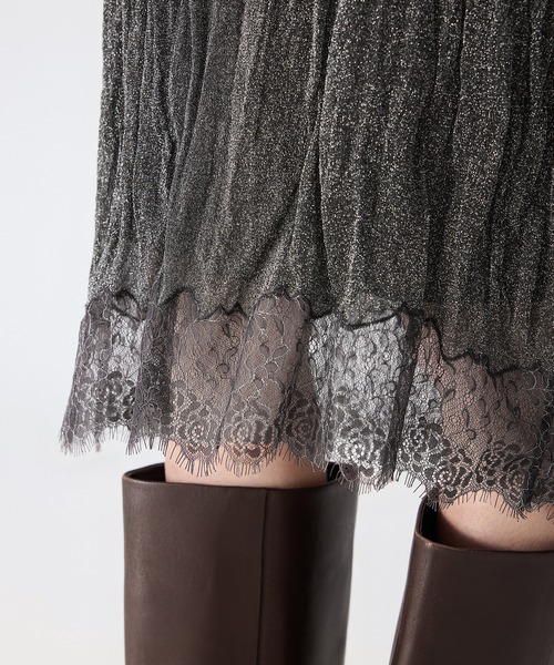 JNBY(ジェーエヌビーワイ)の「Shimmer Lace Knit Skirt / レースニットスカート(スカート・レディース・ブラック/グレー・40/38/36)」の6枚目の写真