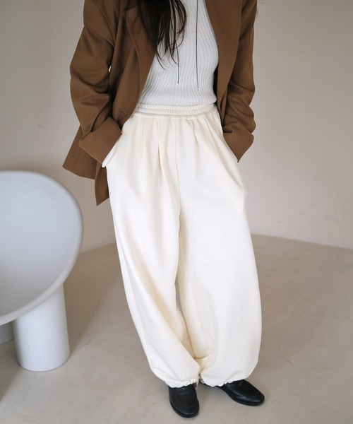 AKTE（アクテ）の「ボリュームスウェットパンツ（スウェットパンツ・レディース・ネイビー/オフホワイト・1/2）」の3枚目の写真