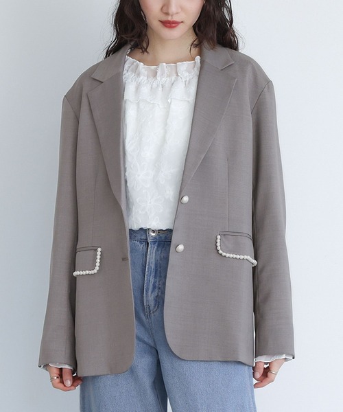 somari imagination(ソマリ イマジネーション)の「『フェイクパール付きテーラードジャケット』(テーラードジャケット・レディース・グレー/ブラック・2/1)」の1枚目の写真