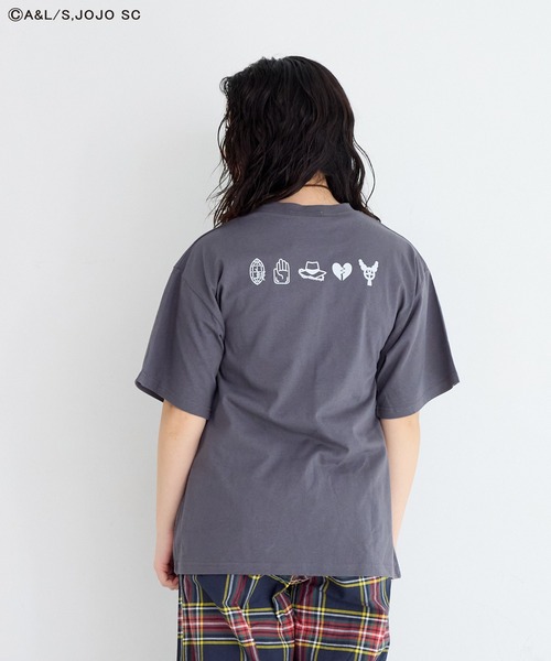 ジョジョの奇妙な冒険（ジョジョノキミョウナボウケン）の「【ジョジョの奇妙な冒険】別注Tシャツ/おとな（Tシャツ/カットソー・レディース・チャコール/ピンク/ブラック・160cm/180cm）」の5枚目の写真