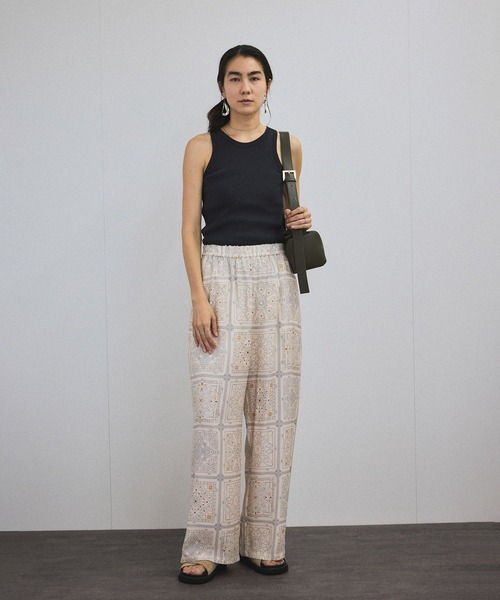 SALON adam et rope'（サロン アダム エ ロペ）の「mahalプリントリラックスパンツ（その他パンツ・レディース・ブラック/ベージュ・FREE）」の20枚目の写真