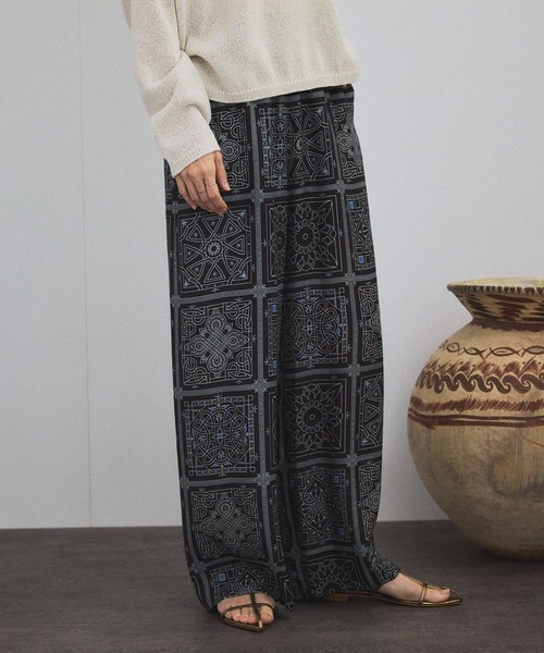 SALON adam et rope'（サロン アダム エ ロペ）の「mahalプリントリラックスパンツ（その他パンツ・レディース・ブラック/ベージュ・FREE）」の18枚目の写真