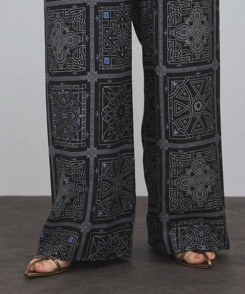 SALON adam et rope'（サロン アダム エ ロペ）の「mahalプリントリラックスパンツ（その他パンツ・レディース・ブラック/ベージュ・FREE）」の17枚目の写真