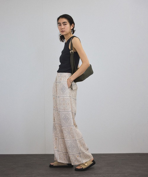 SALON adam et rope'（サロン アダム エ ロペ）の「mahalプリントリラックスパンツ（その他パンツ・レディース・ブラック/ベージュ・FREE）」の16枚目の写真