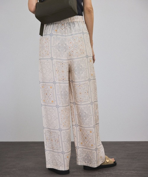 SALON adam et rope'（サロン アダム エ ロペ）の「mahalプリントリラックスパンツ（その他パンツ・レディース・ブラック/ベージュ・FREE）」の15枚目の写真