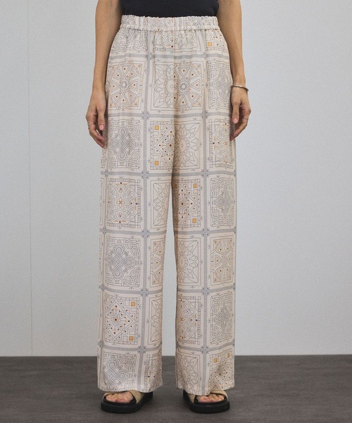 SALON adam et rope'（サロン アダム エ ロペ）の「mahalプリントリラックスパンツ（その他パンツ・レディース・ブラック/ベージュ・FREE）」の13枚目の写真