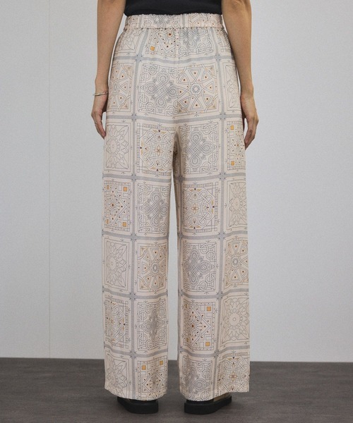 SALON adam et rope'（サロン アダム エ ロペ）の「mahalプリントリラックスパンツ（その他パンツ・レディース・ブラック/ベージュ・FREE）」の12枚目の写真