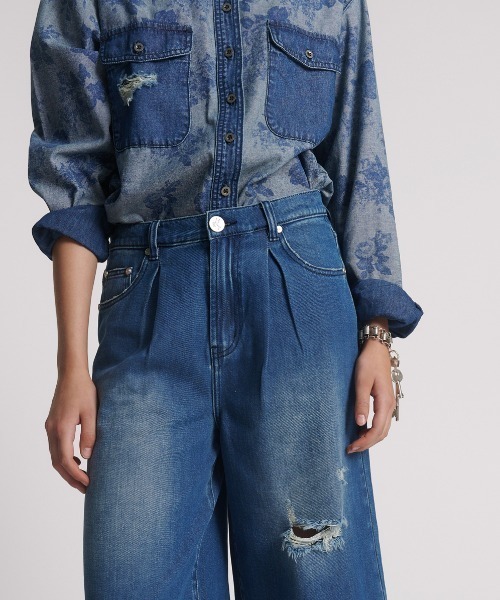 One Tea spoon(ワンティースプーン)の「BEASTIE LOW WAIST WIDE LEG DENIM SHORT(デニムパンツ・レディース・インディゴブルー・25/24/26)」の2枚目の写真