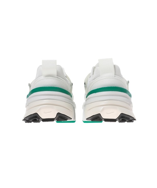 NIKE（ナイキ）の「NIKE WMNS V2K RUN FD0736-107（スニーカー・レディース・ホワイト・24㎝/23㎝/24.5㎝/23.5㎝/25㎝）」の4枚目の写真