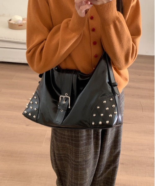 FINEnough(ファインナフ)の「スタッズ&ベルトショルダーバッグ(ショルダーバッグ・レディース・ブラック/ブラウン/モカ・FREE)」の13枚目の写真