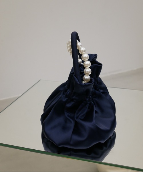 My shawty(マイシャウティー)の「3way satin pearl bag(ハンドバッグ・レディース・ホワイト/ネイビー/ベージュ/ブラック・FREE)」の8枚目の写真