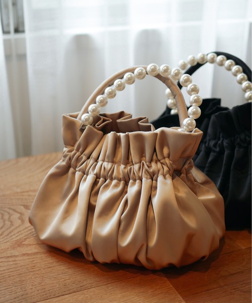 My shawty(マイシャウティー)の「3way satin pearl bag(ハンドバッグ・レディース・ホワイト/ネイビー/ベージュ/ブラック・FREE)」の7枚目の写真