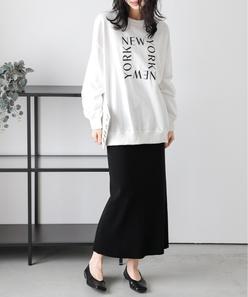 AMELY(エミリー)の「ロゴ刺繍 スウェットプルオーバー(スウェット・レディース・ブラック/グレー/ホワイト・フリー)」の4枚目の写真