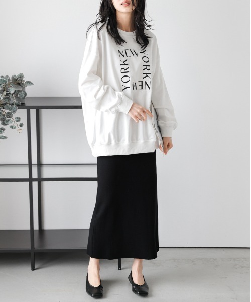 AMELY(エミリー)の「ロゴ刺繍 スウェットプルオーバー(スウェット・レディース・ブラック/グレー/ホワイト・フリー)」の6枚目の写真