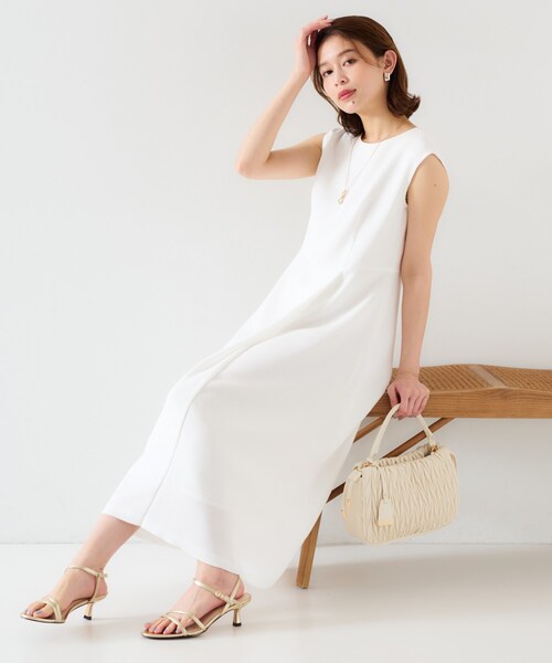 UNTITLED（アンタイトル）の「【セットアップ可/きれいめ】ドライタッチワンピース（ワンピース・レディース・オフホワイト/ナチュラル/ネイビー・00/01/02/03/04/42/44/46/48/50）」の7枚目の写真