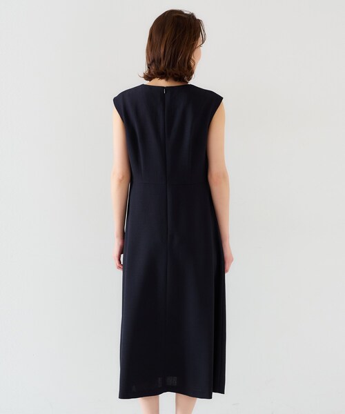 UNTITLED（アンタイトル）の「【セットアップ可/きれいめ】ドライタッチワンピース（ワンピース・レディース・オフホワイト/ナチュラル/ネイビー・00/01/02/03/04/42/44/46/48/50）」の18枚目の写真