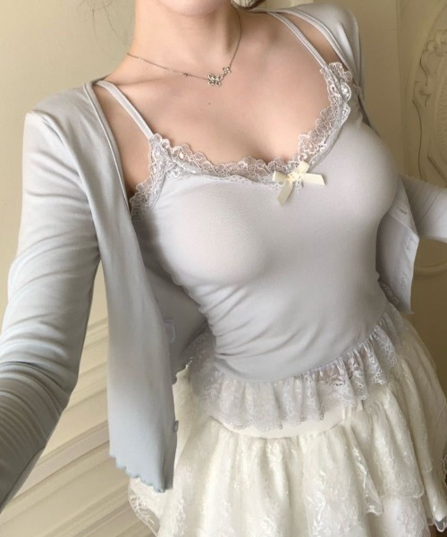 Mejoul（メジュール）の「【カップ付き】フリルレースシンプルリボンキャミソール（キャミソール・レディース・ブラック/ブラウン/ホワイト/グレー・F）」の10枚目の写真