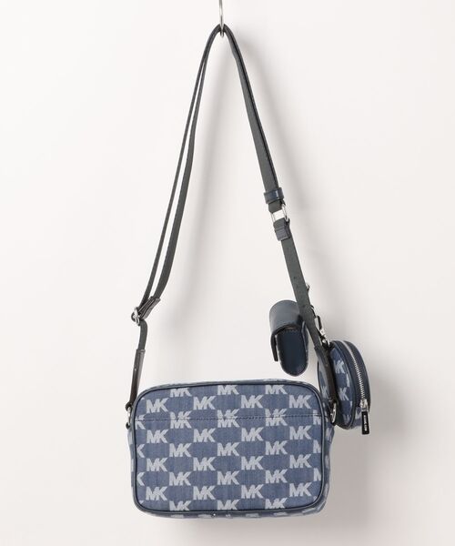 MICHAEL KORS(マイケルコース)の「JET SET ITEM クロスボディ ウィズ テックアタッチ ミディアム - MKシグネチャー(ショルダーバッグ・レディース・ブルー系・FREE)」の2枚目の写真
