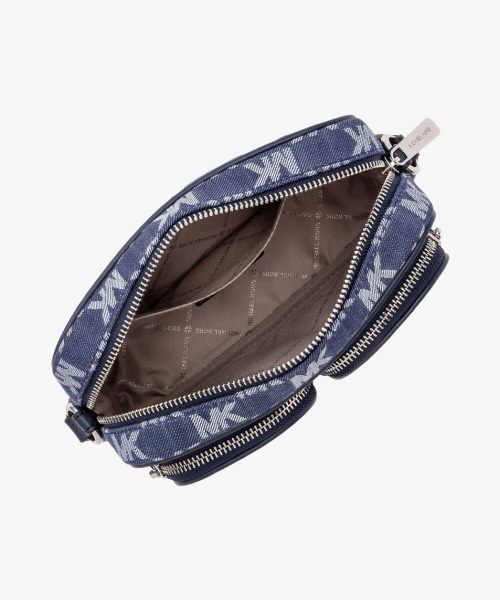 MICHAEL KORS(マイケルコース)の「JET SET ITEM クロスボディ ウィズ テックアタッチ ミディアム - MKシグネチャー(ショルダーバッグ・レディース・ブルー系・FREE)」の6枚目の写真