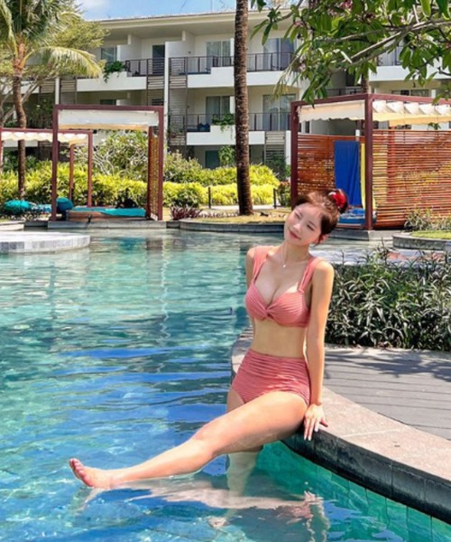 DEVICE（デバイス）の「レディース水着 ハイウエスト シャーリング ビキニ 2点セット（水着・レディース・ホワイト/ピンク・FREE）」の19枚目の写真