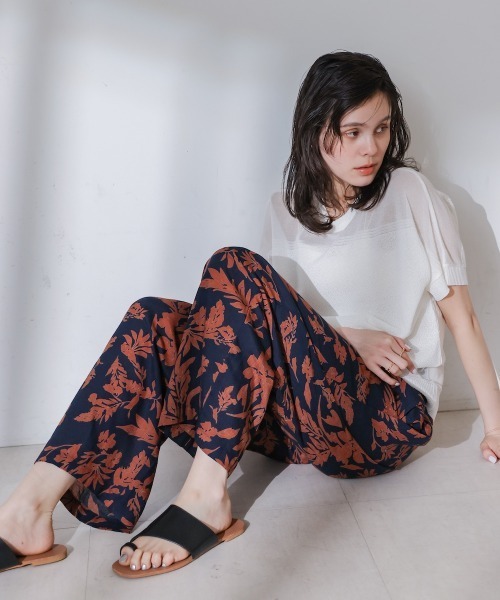 Bou Jeloud(ブージュルード)の「麻レーヨンボタニカルパンツ(その他パンツ・レディース・ブラウン/ブラック・38)」の2枚目の写真