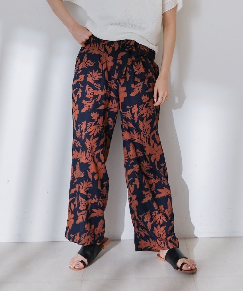 Bou Jeloud(ブージュルード)の「麻レーヨンボタニカルパンツ(その他パンツ・レディース・ブラウン/ブラック・38)」の3枚目の写真