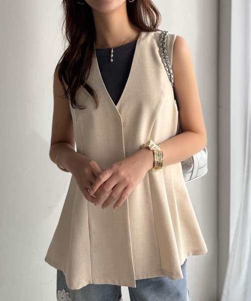 classicalelf(クラシカルエルフ)の「夏コーデを格上げ♪比翼デザイン麻調ペプラムジレベスト(ベスト・レディース・ベージュ/ブラック/チャコール/ブラウン・X-LARGE/SMALL/MEDIUM/LARGE)」の8枚目の写真