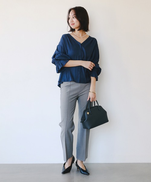 B:MING by BEAMS(ビーミングバイビームス)の「【洗える】Vネック ギャザー ブラウス(S~M)(シャツ/ブラウス・レディース・オフホワイト/ライトブルー/ネイビー・MEDIUM/SMALL)」の8枚目の写真