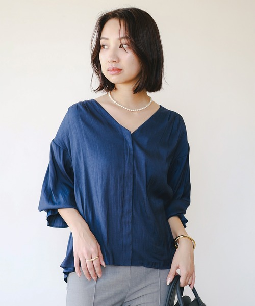 B:MING by BEAMS(ビーミングバイビームス)の「【洗える】Vネック ギャザー ブラウス(S~M)(シャツ/ブラウス・レディース・オフホワイト/ライトブルー/ネイビー・MEDIUM/SMALL)」の7枚目の写真