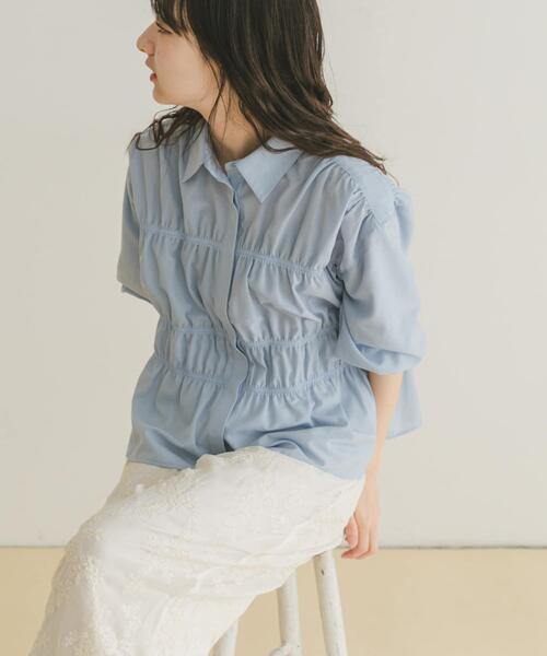 ITEMS URBANRESEARCH(アイテムズ アーバンリサーチ)の「シャーリングハーフスリーブブラウス(シャツ/ブラウス・レディース・ホワイト/ブラック/ライトブルー・FREE)」の3枚目の写真