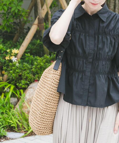 ITEMS URBANRESEARCH(アイテムズ アーバンリサーチ)の「シャーリングハーフスリーブブラウス(シャツ/ブラウス・レディース・ホワイト/ブラック/ライトブルー・FREE)」の2枚目の写真