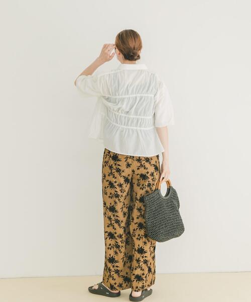 ITEMS URBANRESEARCH(アイテムズ アーバンリサーチ)の「シャーリングハーフスリーブブラウス(シャツ/ブラウス・レディース・ホワイト/ブラック/ライトブルー・FREE)」の10枚目の写真