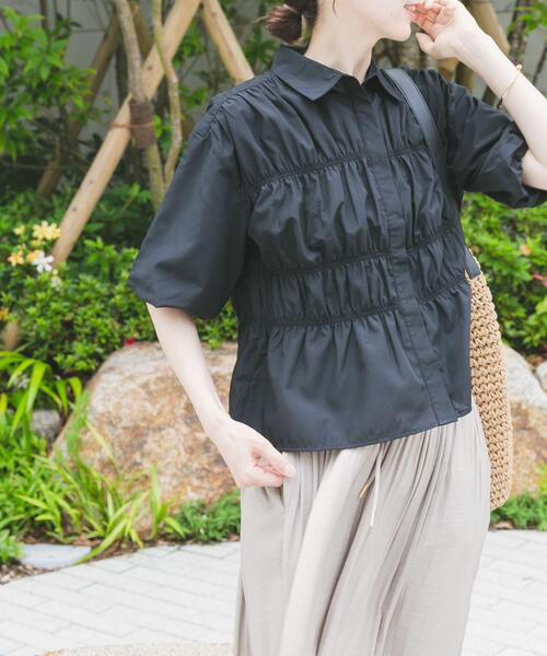 ITEMS URBANRESEARCH(アイテムズ アーバンリサーチ)の「シャーリングハーフスリーブブラウス(シャツ/ブラウス・レディース・ホワイト/ブラック/ライトブルー・FREE)」の13枚目の写真