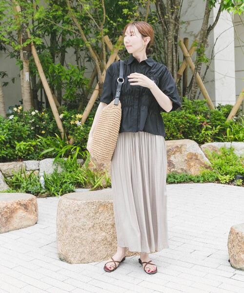 ITEMS URBANRESEARCH(アイテムズ アーバンリサーチ)の「シャーリングハーフスリーブブラウス(シャツ/ブラウス・レディース・ホワイト/ブラック/ライトブルー・FREE)」の15枚目の写真