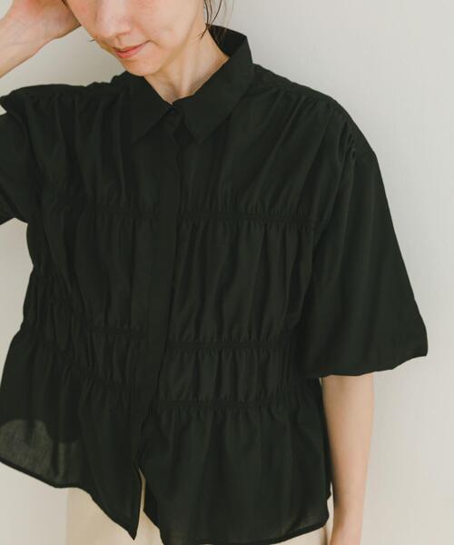 ITEMS URBANRESEARCH(アイテムズ アーバンリサーチ)の「シャーリングハーフスリーブブラウス(シャツ/ブラウス・レディース・ホワイト/ブラック/ライトブルー・FREE)」の18枚目の写真