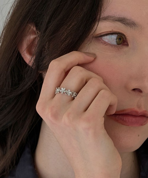 Phoebe(フィービィー)の「フローラルビジューレースカフリング(リング・レディース・シルバー/イエローゴールド・FREE)」の1枚目の写真