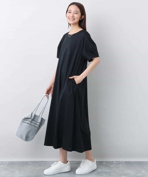 MK MICHEL KLEIN（エムケーミッシェルクラン）の「ランタンスリーブ切替えワンピース/接触冷感/洗える（ワンピース・レディース・ブラック/ブルー・38）」の4枚目の写真