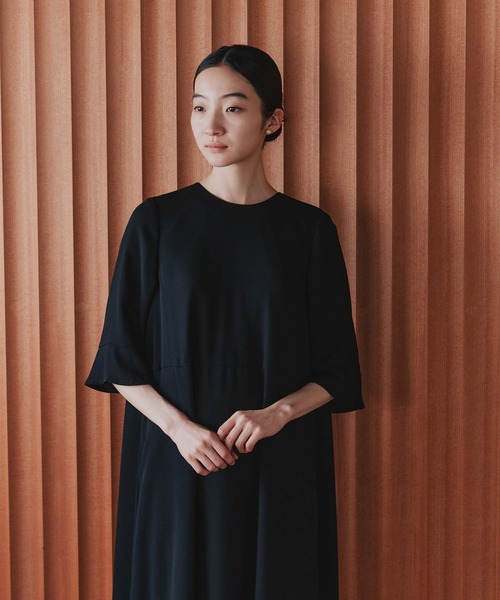 kaene（カエン）の「ライトシフォンフレアワンピース［ブラックフォーマル対応：自宅洗濯可］冠婚葬祭 礼服 喪服 入学式 卒業式 七五三 お宮参り【清涼裏地：春夏も対応】（ワンピース・レディース・ブラック・S/M/L）」の4枚目の写真
