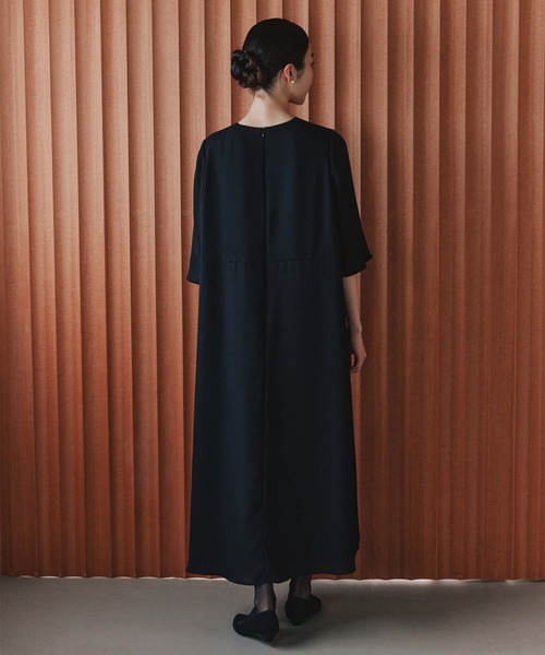 kaene（カエン）の「ライトシフォンフレアワンピース［ブラックフォーマル対応：自宅洗濯可］冠婚葬祭 礼服 喪服 入学式 卒業式 七五三 お宮参り【清涼裏地：春夏も対応】（ワンピース・レディース・ブラック・S/M/L）」の3枚目の写真
