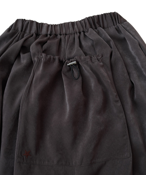 CONVERSE TOKYO（コンバーストウキョウ）の「SATIN BALLOON SILHOUETTE SKIRT（スカート・レディース・ブラウン/ベージュ/ブラック・FREE）」の13枚目の写真