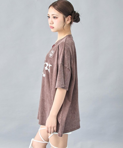 ANAP（アナップ）の「ケミカルウォッシュ クラッププリント ビッグTシャツ（Tシャツ/カットソー・レディース・ホワイト/ブラウン/ブラック系その他・FREE）」の7枚目の写真