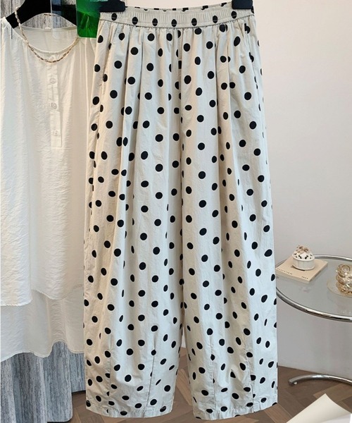 SPIGA(スピーガ)の「水玉ワイドパンツ(その他パンツ・レディース・ホワイト×ブラック・X-LARGE/LARGE/MEDIUM)」の1枚目の写真