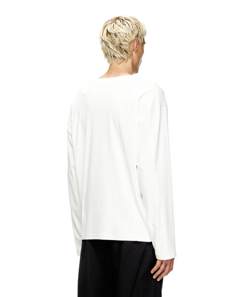 DIESEL(ディーゼル)の「メンズ 長袖Tシャツ T-BOXT-LS-INT(Tシャツ/カットソー・メンズ・ホワイト/ブラック/グレー・LARGE/XXX-LARGE/MEDIUM/SMALL/X-LARGE/X-SMALL/XX-LARGE)」の4枚目の写真