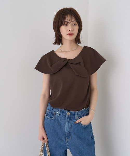 EMMA ROUGE VIF(エマルージュヴィフ)の「【一部店舗限定】【洗濯機OK】フロントツイストカットソーブラウス(シャツ/ブラウス・レディース・ライトグレー/ブラウン・フリー)」の3枚目の写真