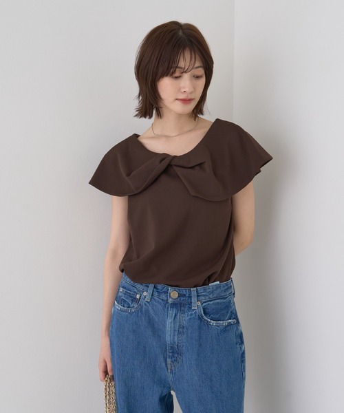 EMMA ROUGE VIF(エマルージュヴィフ)の「【一部店舗限定】【洗濯機OK】フロントツイストカットソーブラウス(シャツ/ブラウス・レディース・ライトグレー/ブラウン・フリー)」の6枚目の写真