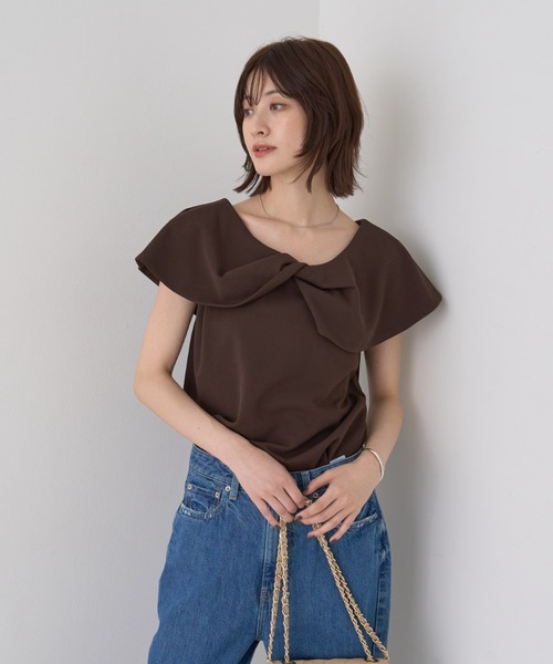 EMMA ROUGE VIF(エマルージュヴィフ)の「【一部店舗限定】【洗濯機OK】フロントツイストカットソーブラウス(シャツ/ブラウス・レディース・ライトグレー/ブラウン・フリー)」の8枚目の写真